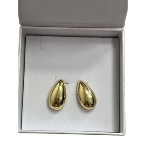 V The Label Bean Drop Earrings in Gold